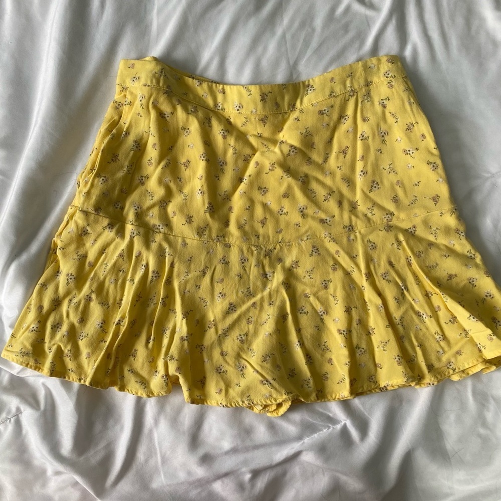 HOLLISTER yellow floral high wasted mini skirt
